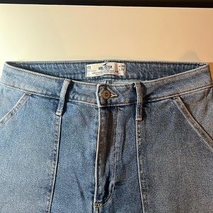 Hollister: Curvy Ultra High-Rise Dad Jean. SIZE 11s w30 L29